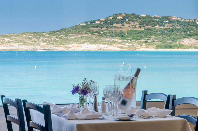 hôtel 2 étoiles pieds dans l'eau à Algajola hôtel 2 étoiles pieds dans l'eau à Algajola